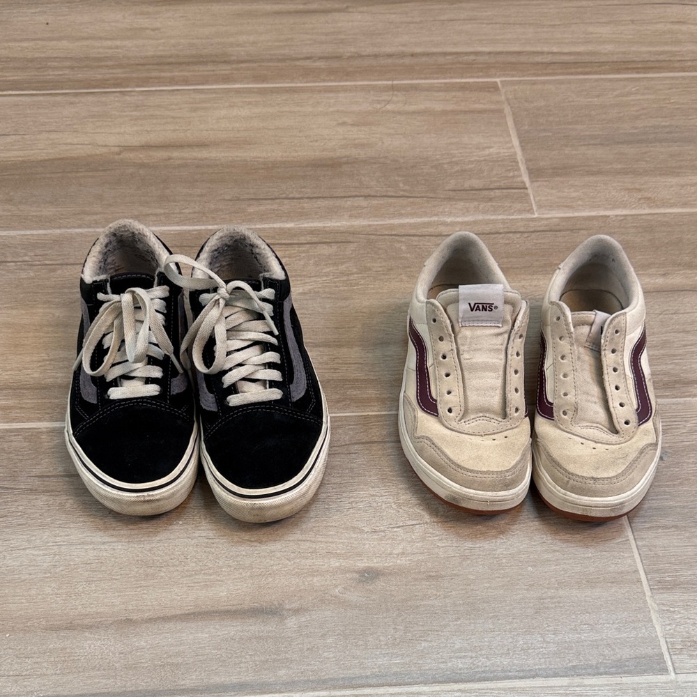 Selling two pair pairs of vans sneakers